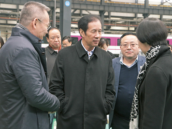  原四川省人大副主任陈光志一行莅临四川发展公海赌船股份调研指导工作,公司董事长肖光辉陪同