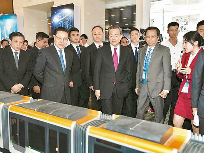  外交部举办四川全球推介活动“公海赌船造”现代有轨电车模型亮相蓝厅